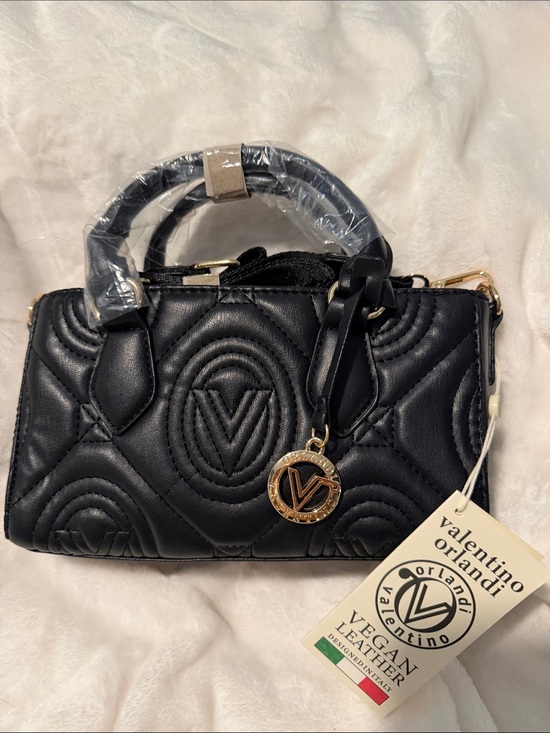 Valentino Orlandi Handbags - Valentino Orlandi Black Quilted Crossbody Satchel with Gold Charm